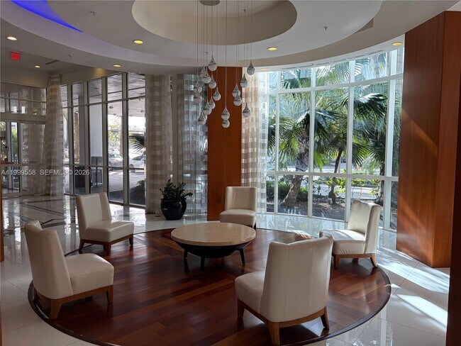 Foto del edificio - 6301 Collins Ave