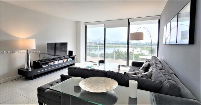 Foto del edificio - 3731 N Country Club Dr