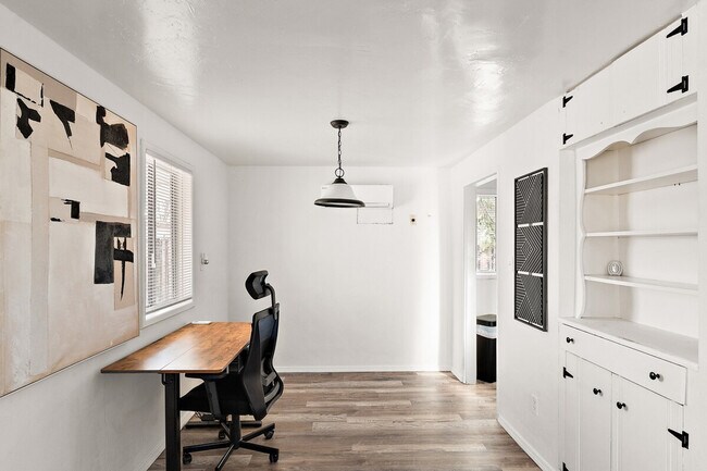 Building Photo - 639 W Pepper Pl