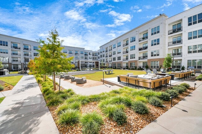 Foto del edificio - 15635 Memorial Dr