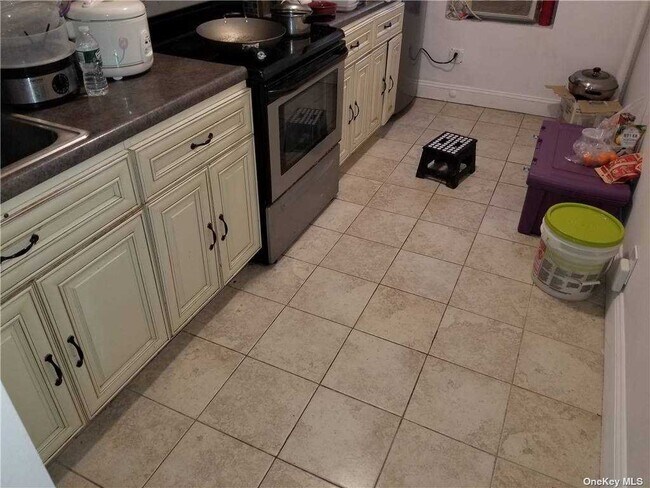 Foto del edificio - 53-11 Roosevelt Ave