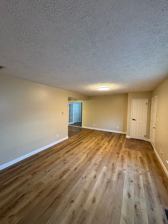 Building Photo - Pike Twp - 3 BR