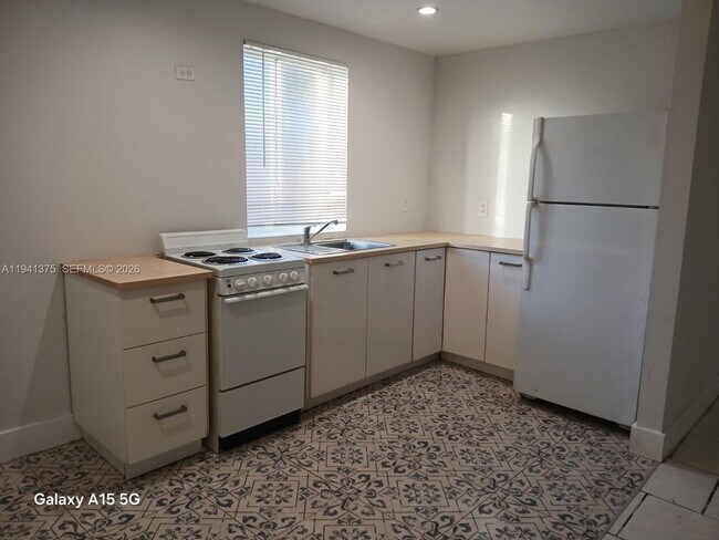 Foto del edificio - 1700 NW 22nd Ct