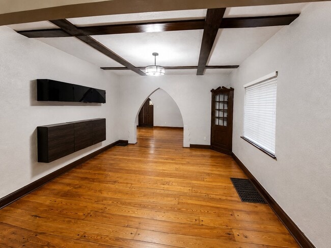 Building Photo - 823 Overlook Ave