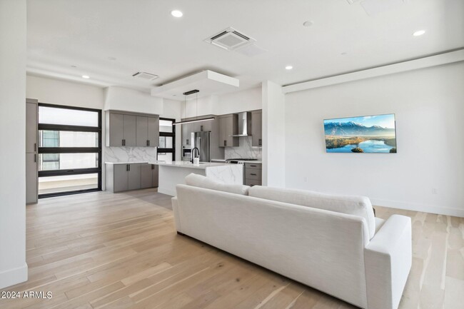 Foto del edificio - 1501 N Miller Rd