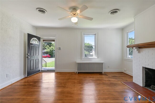 Foto del edificio - 2702 Maplewood Rd