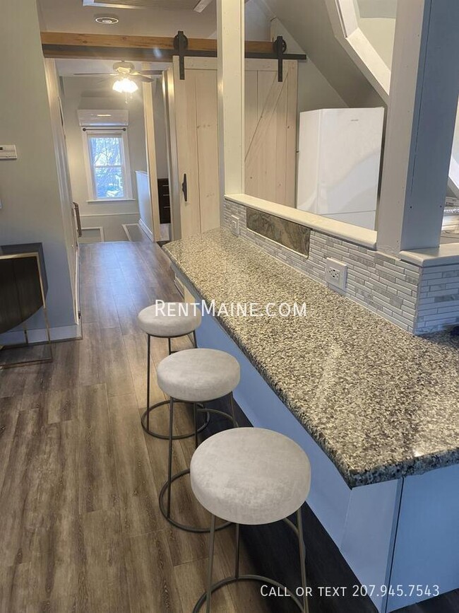 Building Photo - 94 Otis St