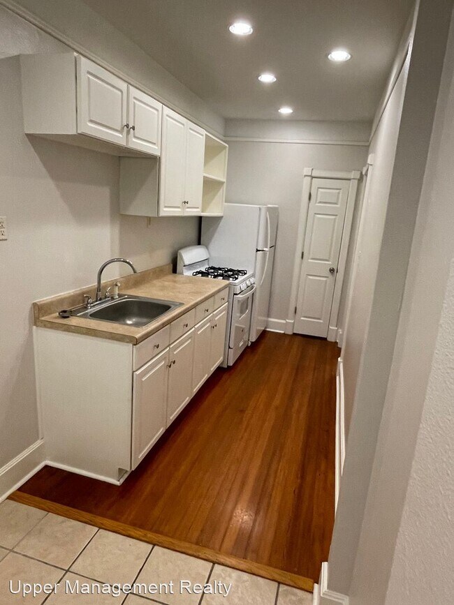 Building Photo - 1 br, 1 bath Apartment - 4639 - 41 South C...