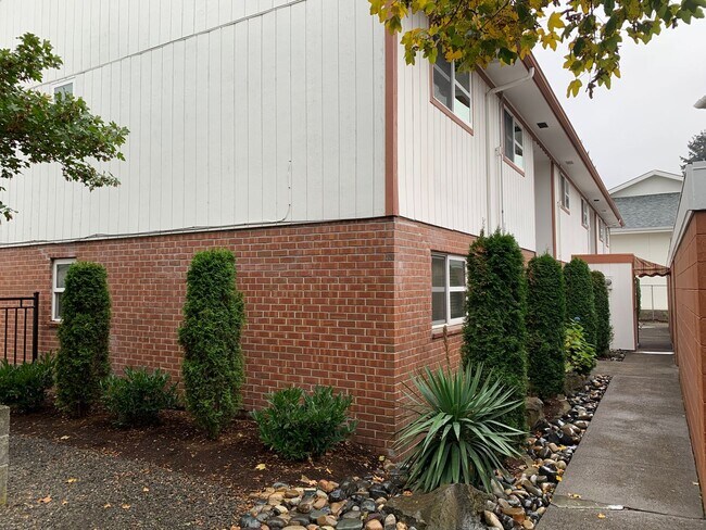 Foto del edificio - 400 W McLoughlin Blvd