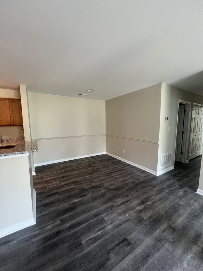 Foto del edificio - 8020 Tremaine Ct