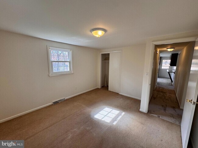 Foto del edificio - 2 Sundale Ln