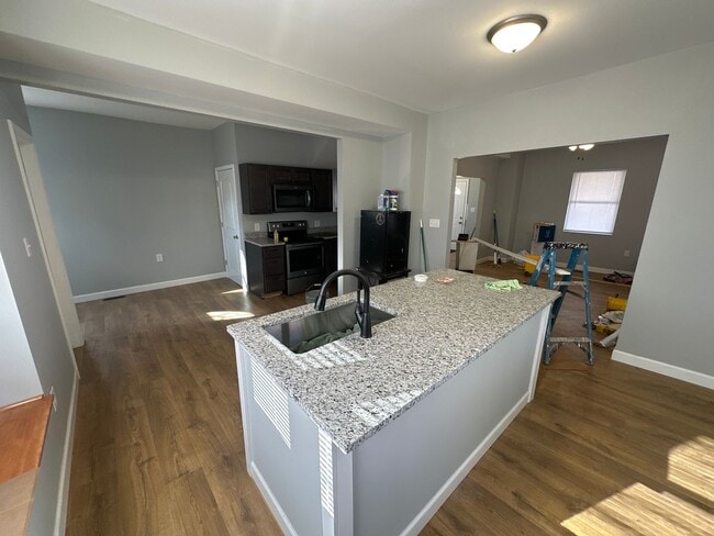 Building Photo - Renovated Single Family Home