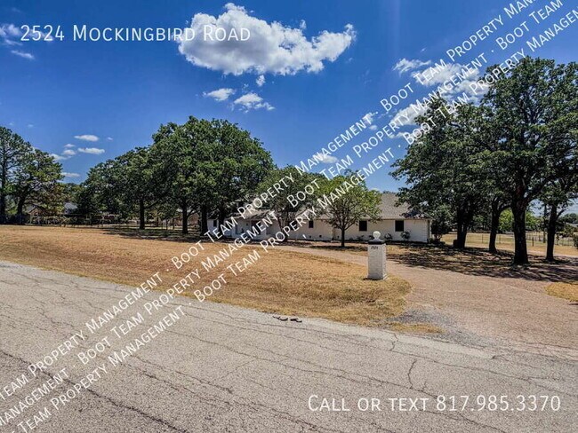 Foto del edificio - 2524 Mockingbird Rd