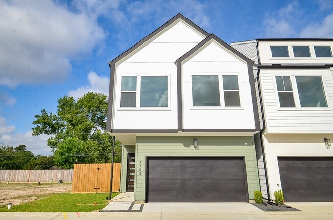 Building Photo - 7703 Inwood Grv Ln