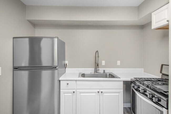Foto del edificio - Beautiful updated Main-Level unit in Fabul...