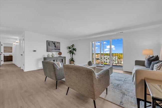 Foto del edificio - 411 S Old Woodward Ave