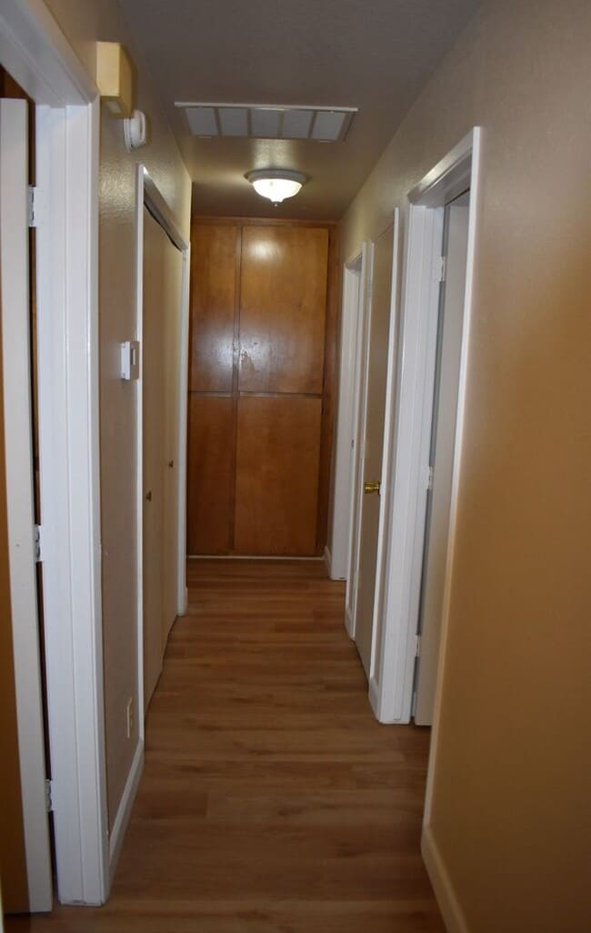 Building Photo - Updated and Well Maintained Winters Home!