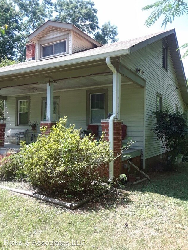 Primary Photo - 3 br, 1 bath House - 3012 Kingsdale Rd