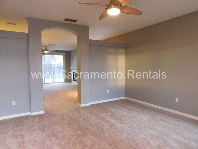 Foto del edificio - Charming 4bd/2ba Citrus Heights House With...