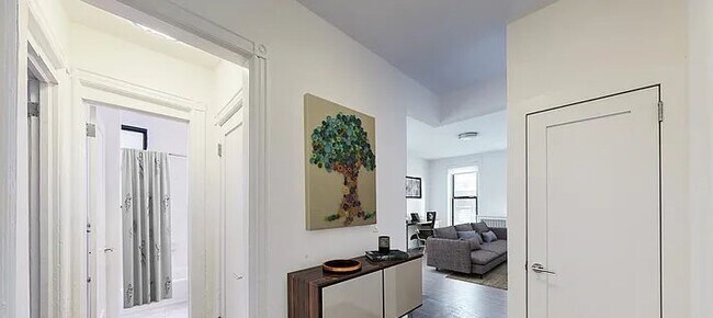Building Photo - 26 E 91st St