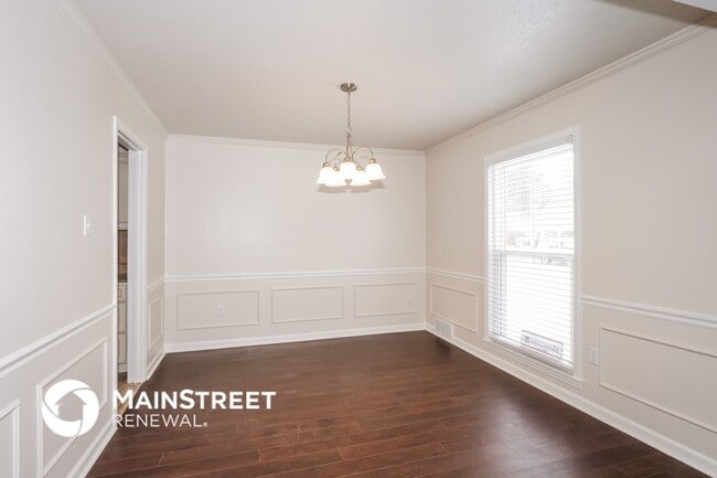 Building Photo - 207 E Pecan Valley St