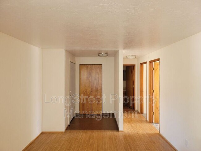 Foto del edificio - 627 3rd St SE