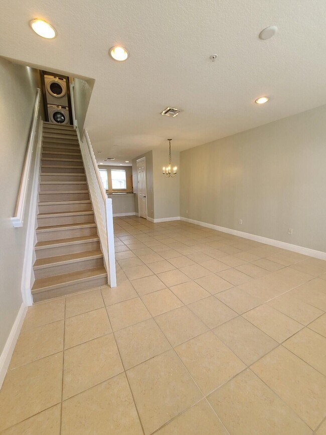 Building Photo - 590 Amador Ln
