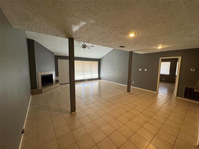 Foto del edificio - 2310 Autumn Springs Ln