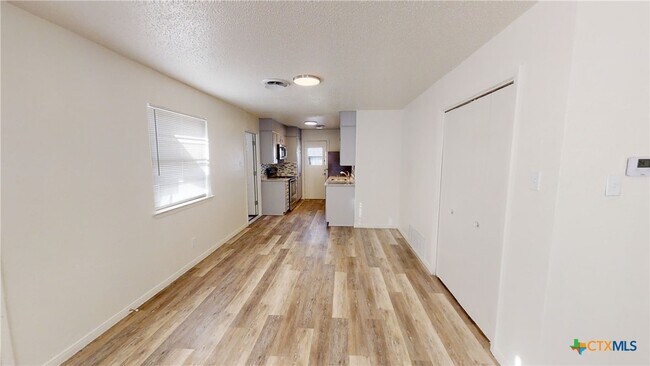 Foto del edificio - 1505 Daude Ave