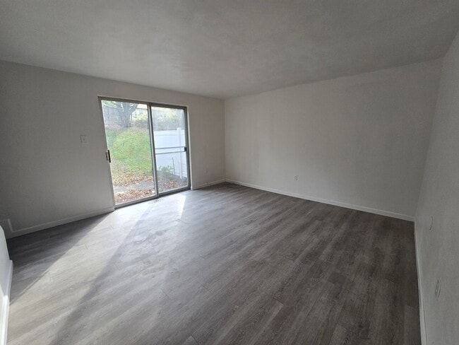 Building Photo - 2 Bedroom Townhome in Hempfield School district