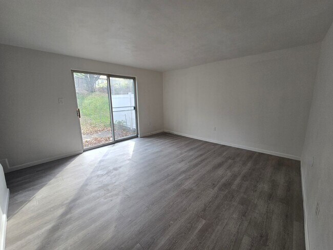 Foto del edificio - 2 Bedroom Townhome in Hempfield School district