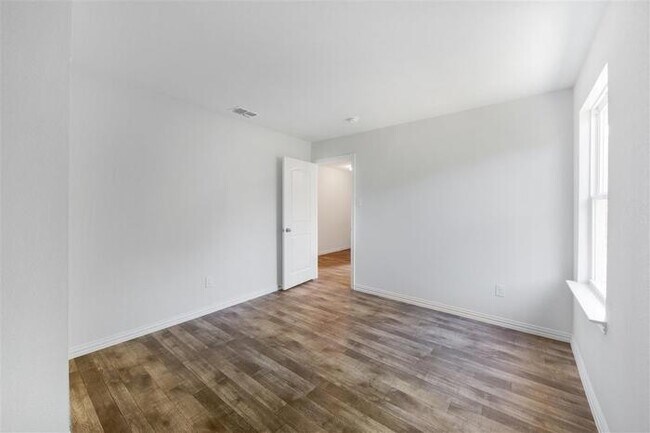 Building Photo - 2213 Dillard St