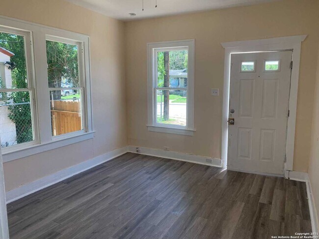 Building Photo - 411 Canton-