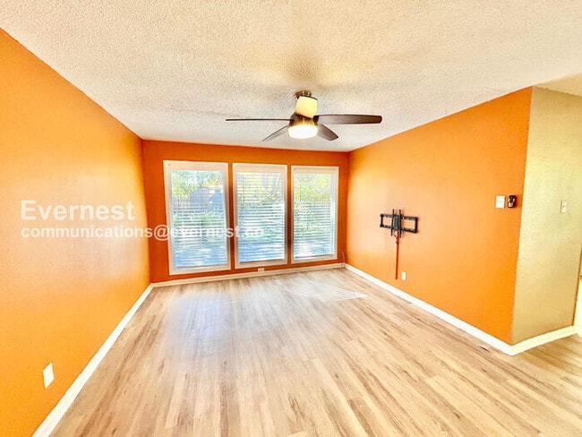 Foto del edificio - 5408 Waltham Ave