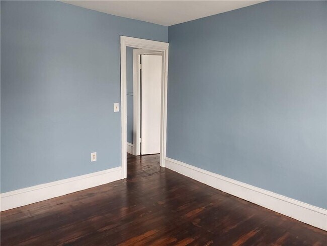 Foto del edificio - 142 Pocasset Ave