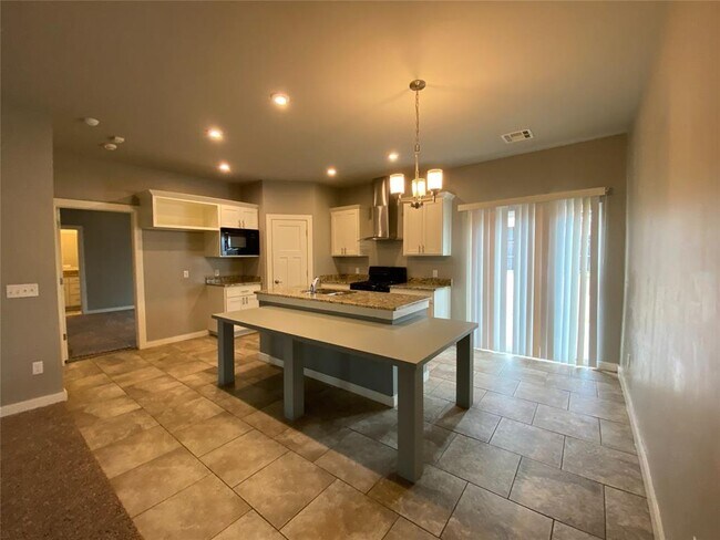 Foto del edificio - 809 Lakeview Dr