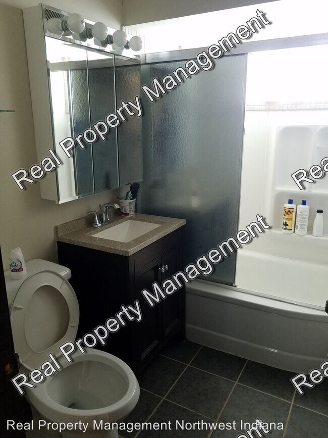 Building Photo - 3 br, 1 bath House - 1620 180th Place