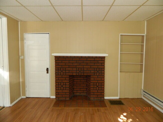 Building Photo - 147 North Ave