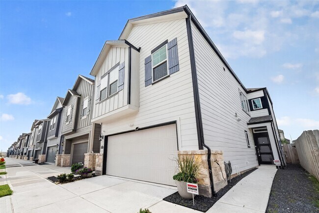 Building Photo - 14839 Slow River Ave