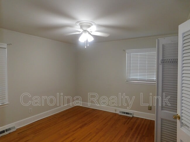 Foto del edificio - 6300 Candlewood Dr