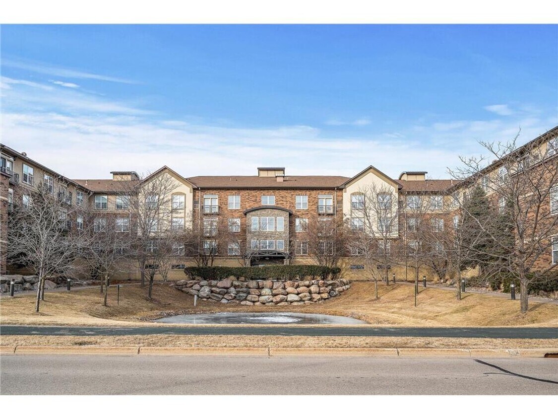 Foto principal - Sparkling 2 Bedroom Condo in Southwest Sta...