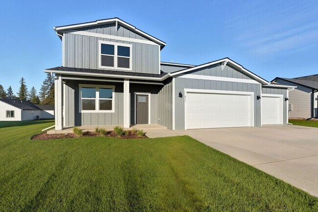 Foto del edificio - Spacious 4-Bedroom Home with Loft, 3 Baths & 3-Car Garage