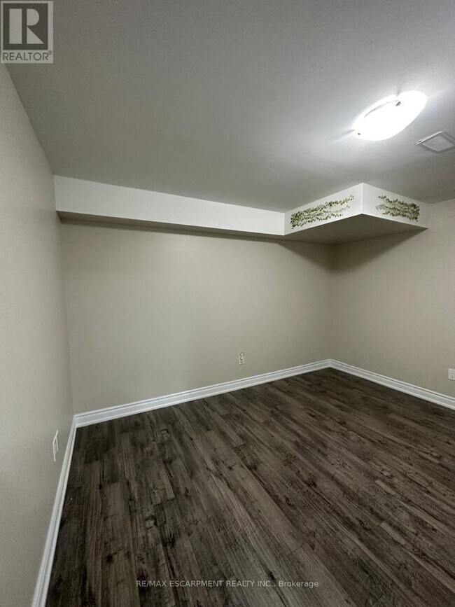 Building Photo - 318 Bessborough Dr