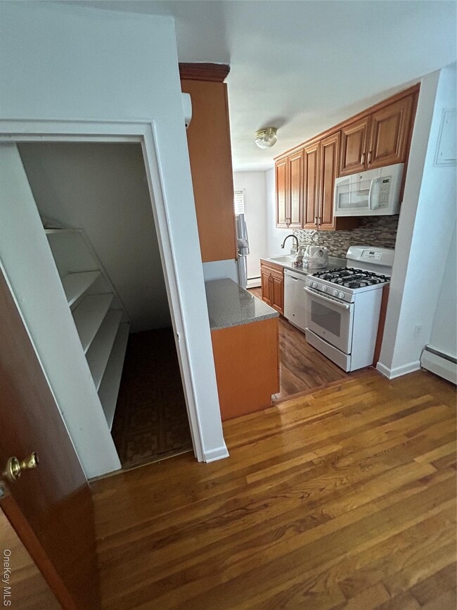 Building Photo - 60-46 69th Pl