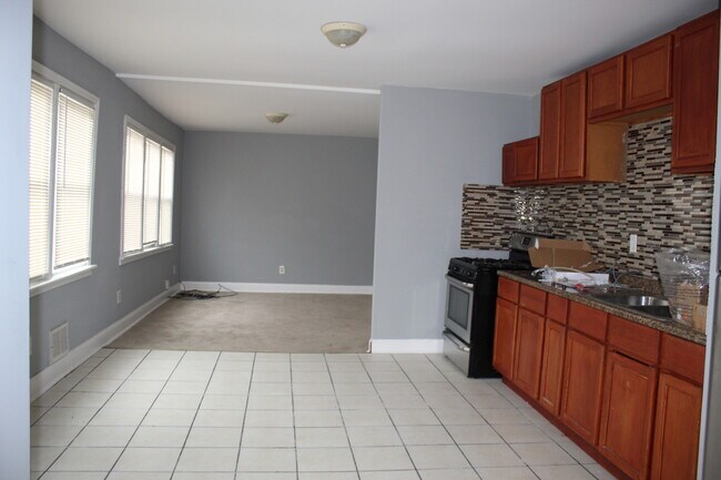 Building Photo - 7710 S Greenwood Ave