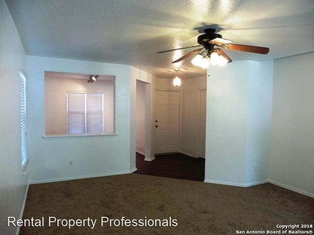 Building Photo - 3 br, 2.5 bath House - 10 Beacon Oak