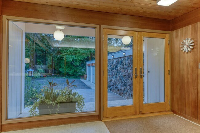 Foto del edificio - * * Mid-Century Modern Home Designed by Ar...