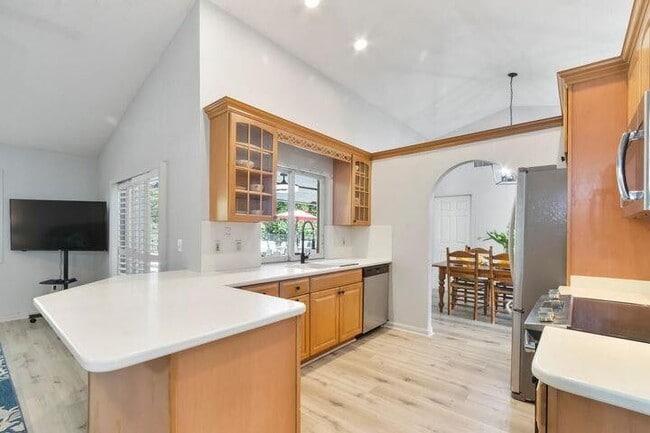 Building Photo - 691 Foresteria Ave Building Photo - 691 Foresteria Ave