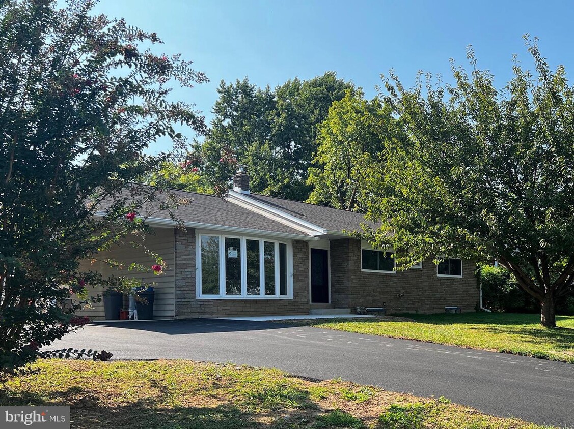 2024 Broomall Ave Broomall PA 19008 House Rental In Broomall PA   2024 Broomall Ave Broomall Pa Primary Photo 