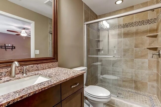 Baño principal en suite - 2962 Ashlyn Ridge Ct